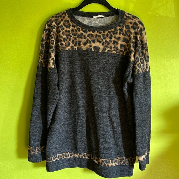 First Love Tops - First Love Black Top With Leopard Print & Long Sleeves Size L